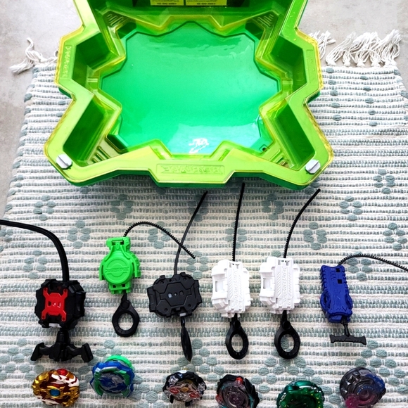Hasbro Other - Beyblade lot 1 stadium 6 beyblade  6 spin launchers